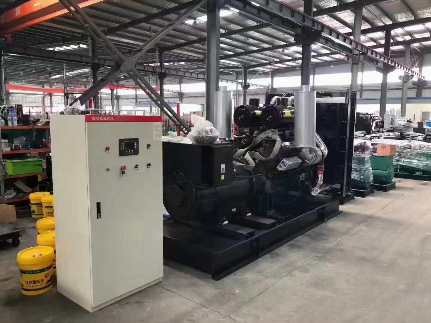 东郊镇柴油发电机运行时的噪音和振动水平如何？