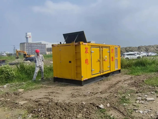 东郊镇200KW柴油发电机机组每小时的油耗量受哪些因素影响？