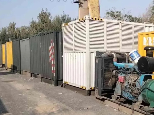 东郊镇200KW柴油发电机机组每小时油耗是多少？